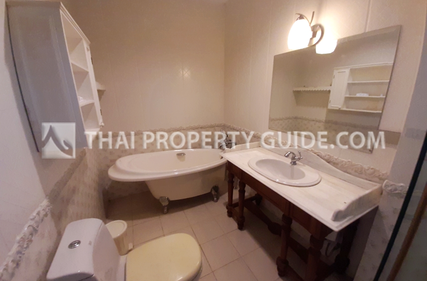 House with Shared Pool in Sukhumvit 